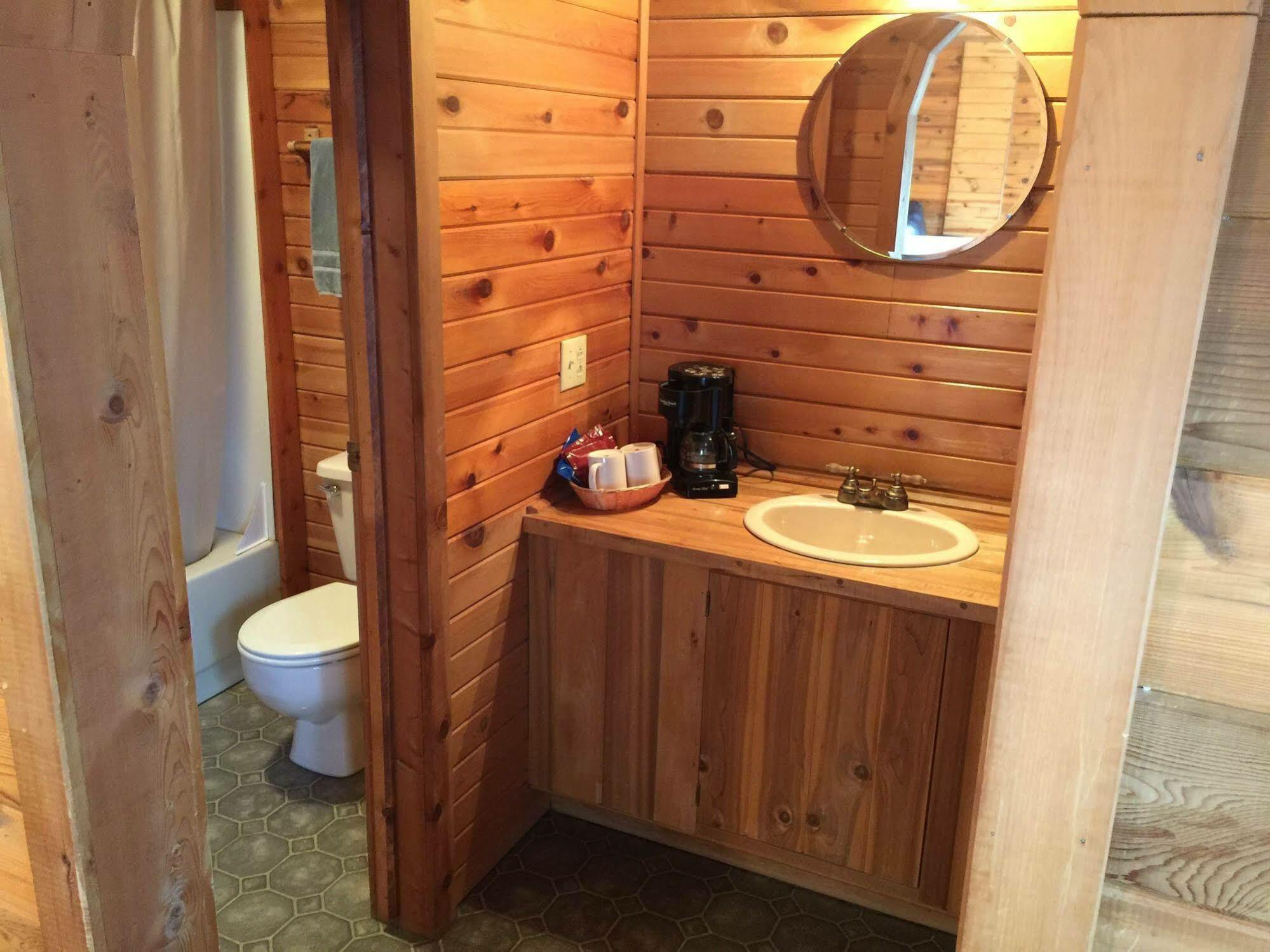 Whistling Swan Motel East Glacier Park Village Luaran gambar