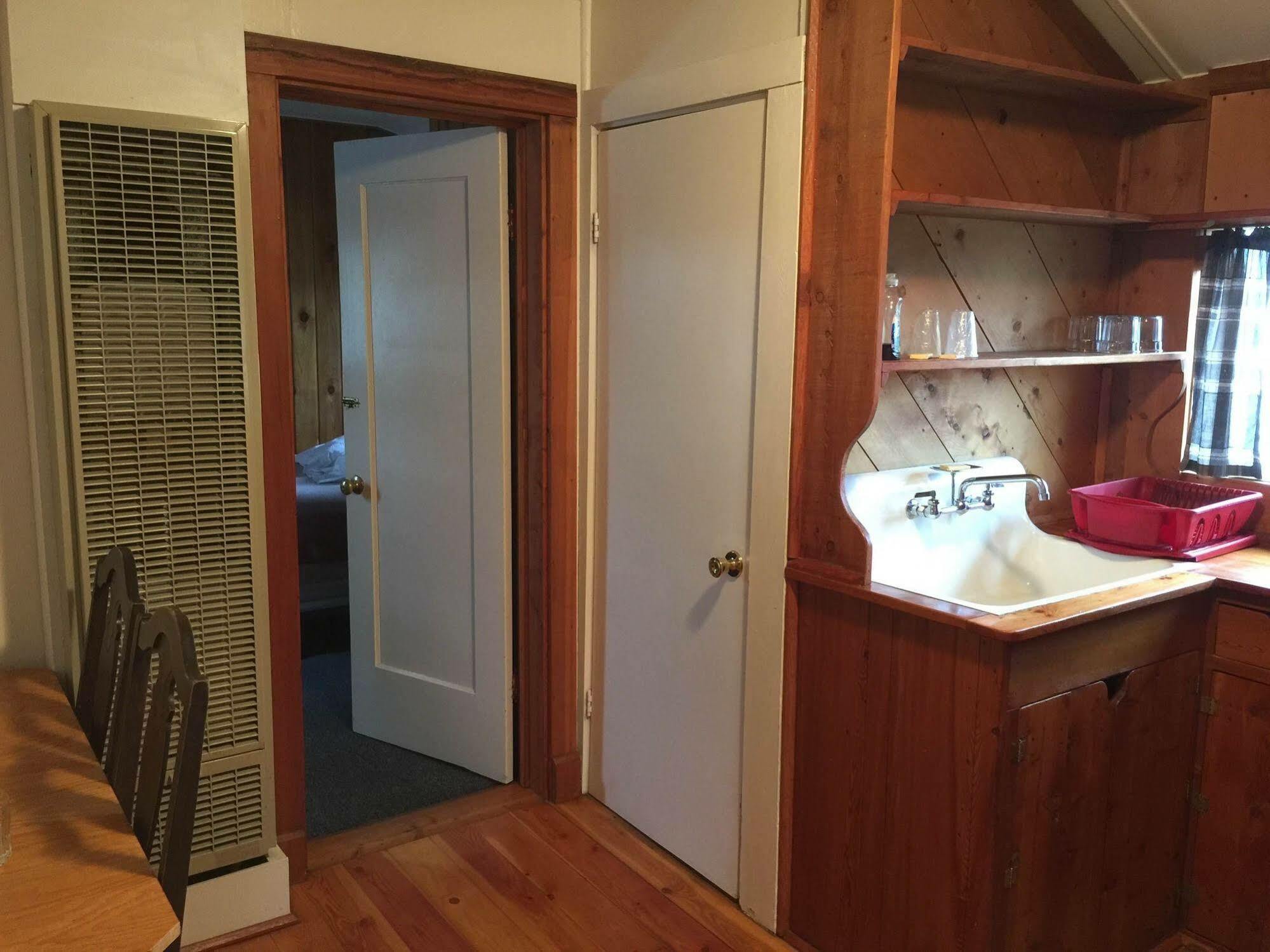 Whistling Swan Motel East Glacier Park Village Luaran gambar
